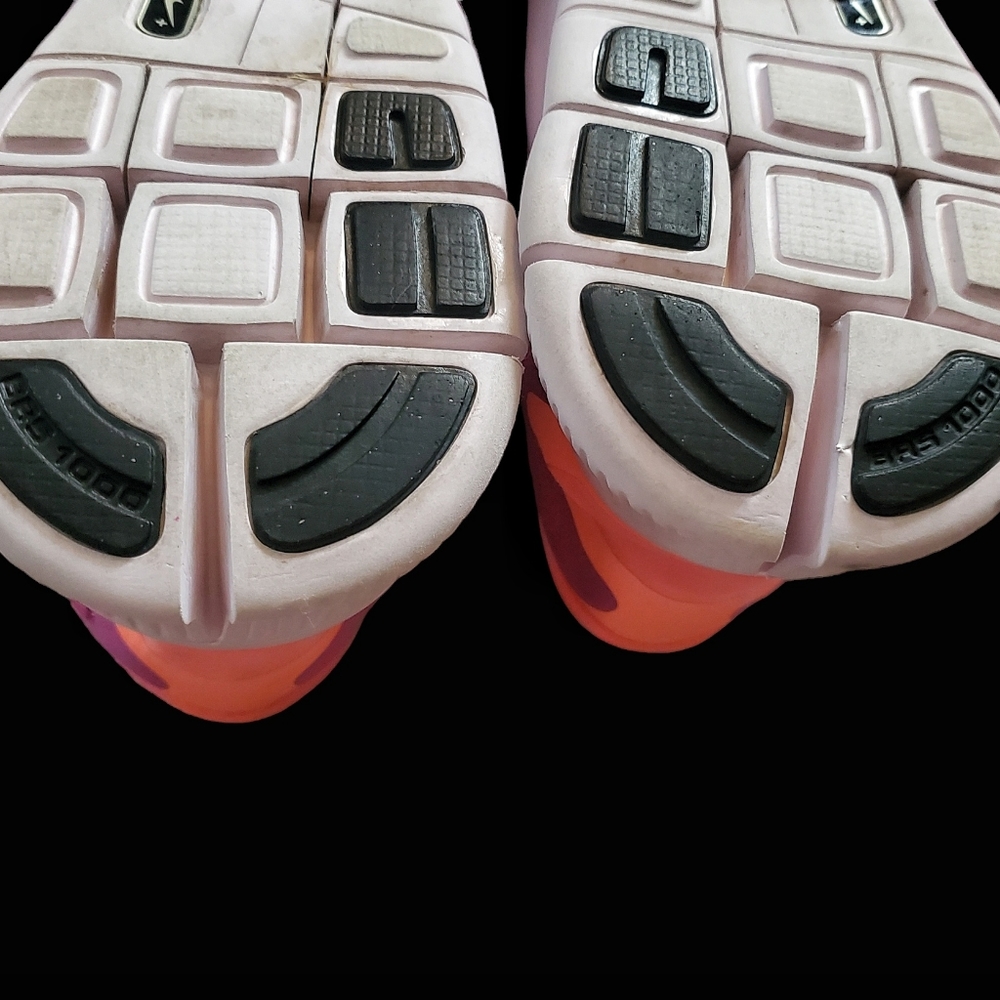 Nike free Pink and Peach Womens running shoes. Size 10 US. - Picture 11 of 11